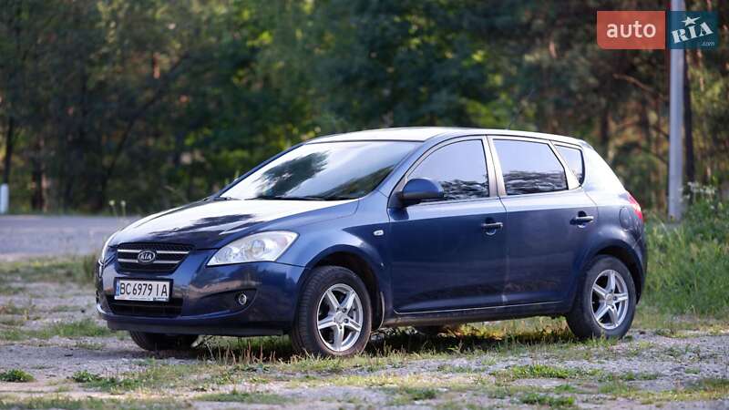 Хэтчбек Kia Ceed 2007 в Новояворовске
