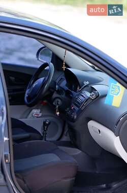 Хэтчбек Kia Ceed 2007 в Новояворовске