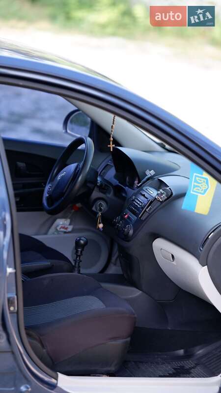 Хэтчбек Kia Ceed 2007 в Новояворовске