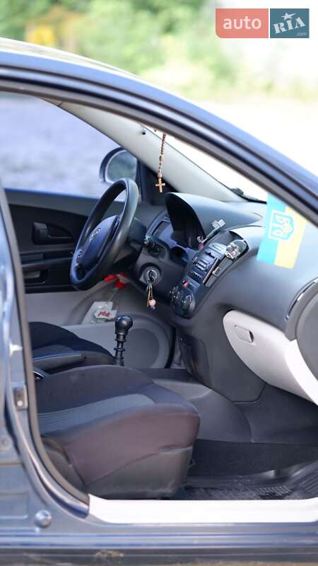 Хэтчбек Kia Ceed 2007 в Новояворовске