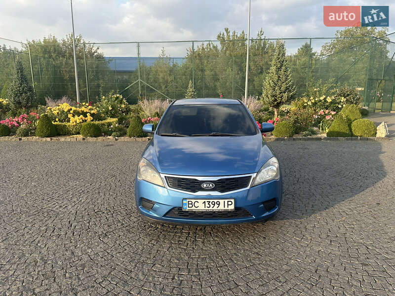 Хэтчбек Kia Ceed 2010 в Львове