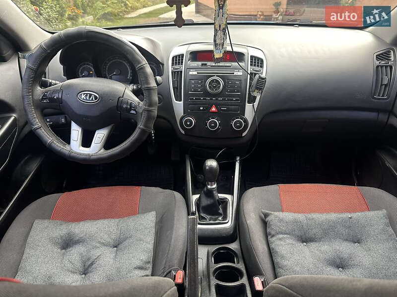 Хэтчбек Kia Ceed 2010 в Львове