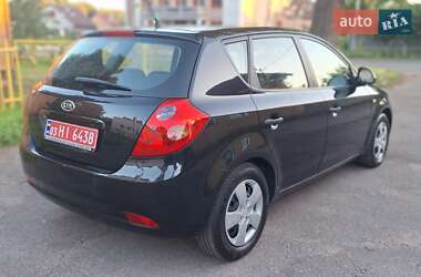 Хэтчбек Kia Ceed 2008 в 