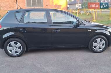 Хэтчбек Kia Ceed 2008 в 