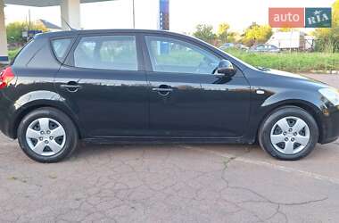 Хэтчбек Kia Ceed 2008 в 