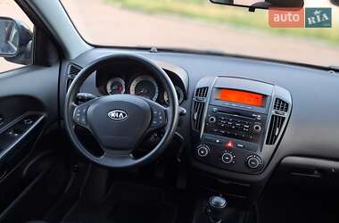Хэтчбек Kia Ceed 2008 в 