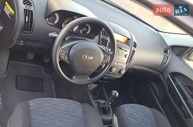 Хэтчбек Kia Ceed 2008 в 