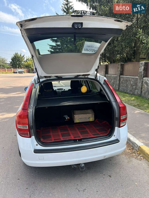 Универсал Kia Ceed 2010 в Радомышле