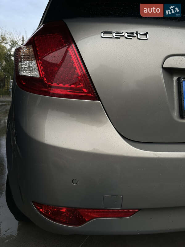 Хэтчбек Kia Ceed 2010 в Одессе
