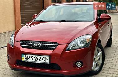 Хэтчбек Kia Ceed 2008 в 