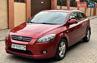 Хэтчбек Kia Ceed 2008 в 