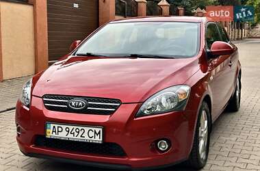 Хэтчбек Kia Ceed 2008 в 