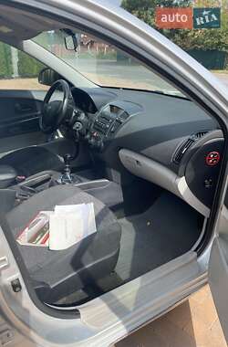 Хэтчбек Kia Ceed 2007 в 