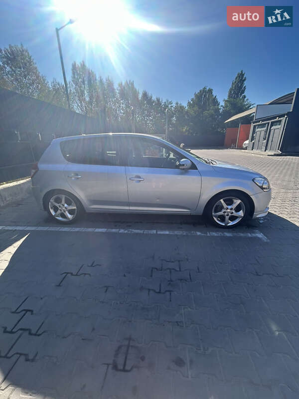 Хэтчбек Kia Ceed 2010 в Чернигове фото 3 Хэтчбек Kia Ceed 2010 в Чернигове