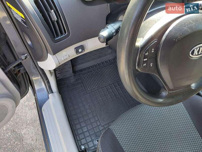 Хетчбек Kia Ceed 2008 в Києві фото 12 Хетчбек Kia Ceed 2008 в Києві