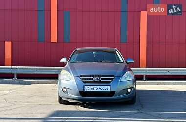 Хэтчбек Kia Ceed 2007 в 