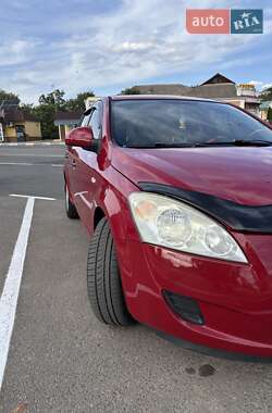 Хэтчбек Kia Ceed 2007 в 