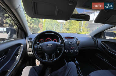 Хэтчбек Kia Ceed 2010 в 