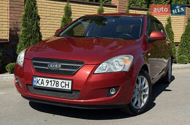 Хэтчбек Kia Ceed 2008 в 