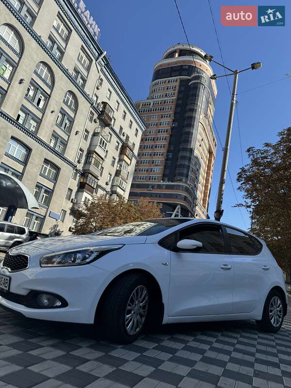 Хэтчбек Kia Ceed 2013 в Киеве