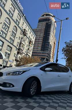 Хэтчбек Kia Ceed 2013 в 