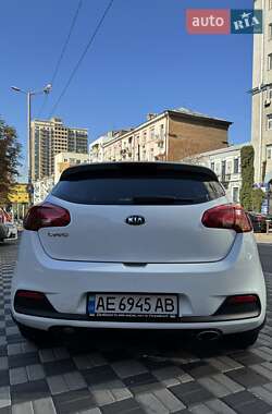 Хэтчбек Kia Ceed 2013 в 