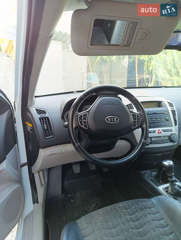 Хэтчбек Kia Ceed 2008 в Днепре