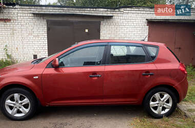 Хэтчбек Kia Ceed 2008 в 