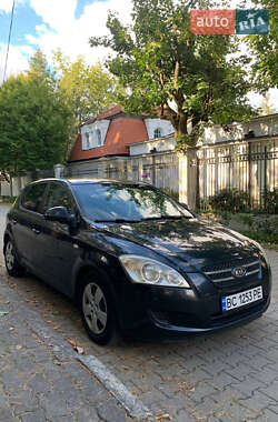Хэтчбек Kia Ceed 2008 в Стрые