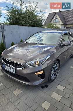 Хэтчбек Kia Ceed 2019 в 