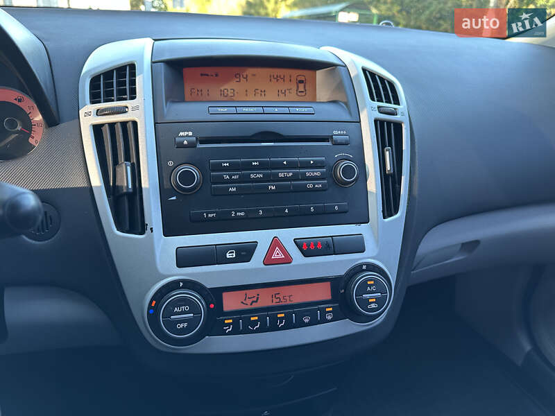 Хэтчбек Kia Ceed 2008 в Киеве