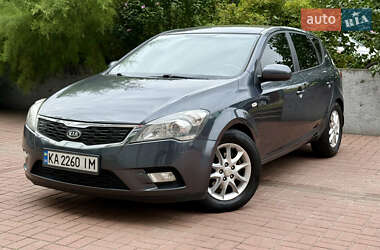 Хэтчбек Kia Ceed 2010 в 