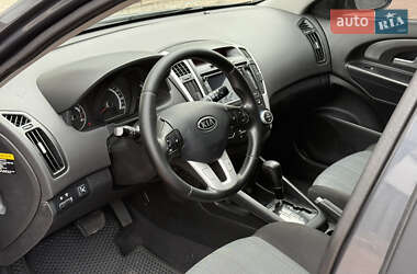 Хэтчбек Kia Ceed 2010 в 