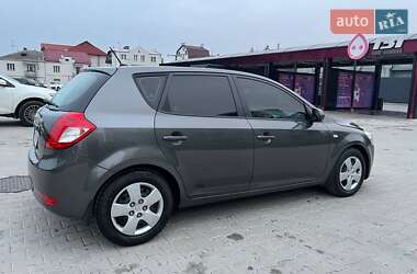 Хетчбек Kia Ceed 2011 в 