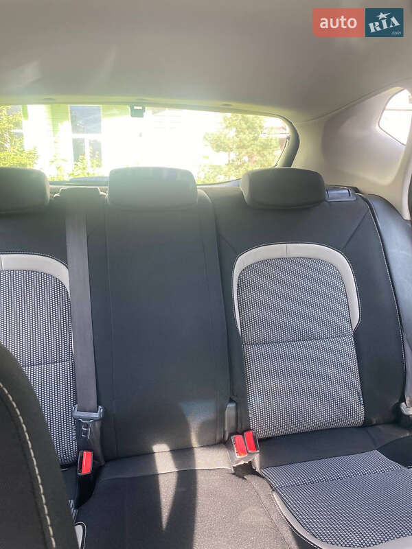 Хэтчбек Kia Ceed 2013 в Ивано-Франковске