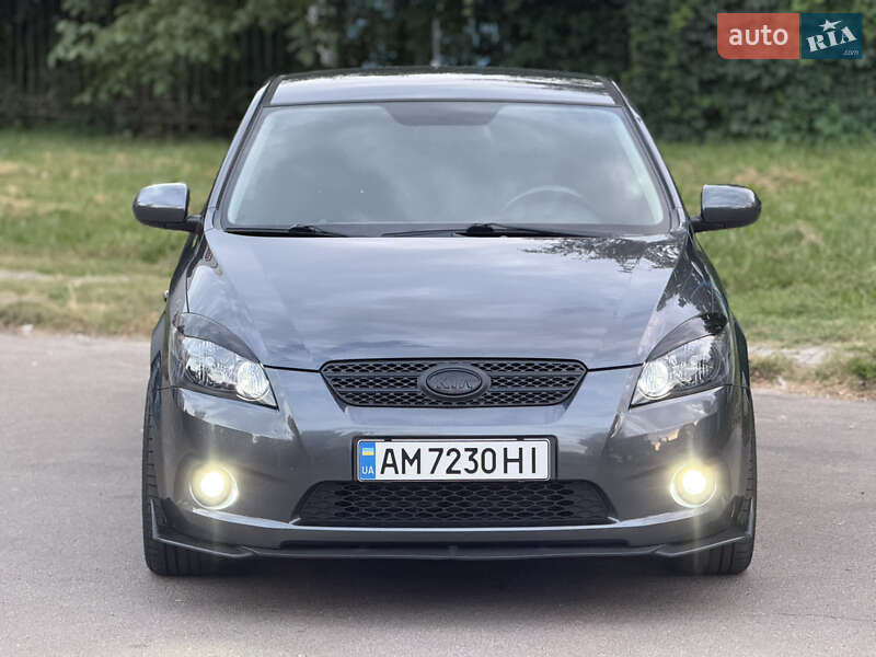 Хэтчбек Kia Ceed 2010 в 