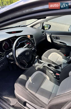 Хэтчбек Kia Ceed 2015 в 