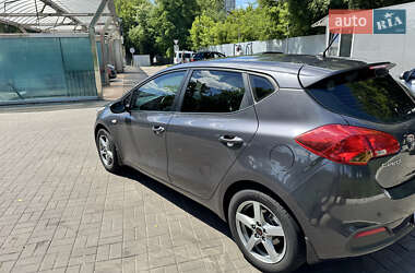 Хэтчбек Kia Ceed 2015 в 