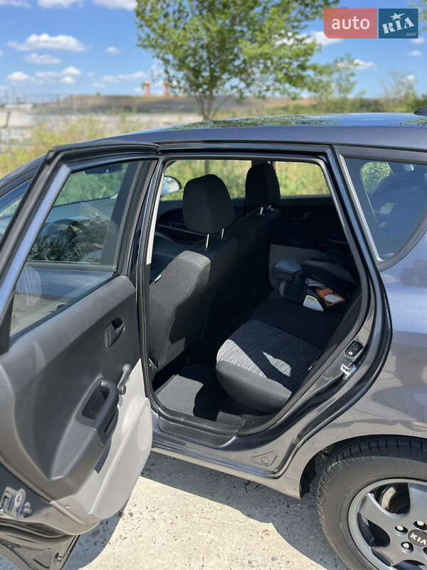 Хэтчбек Kia Ceed 2008 в Южноукраинске