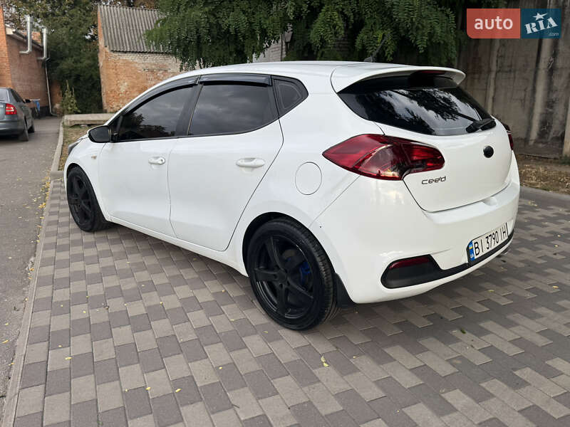 Хэтчбек Kia Ceed 2012 в Лубнах