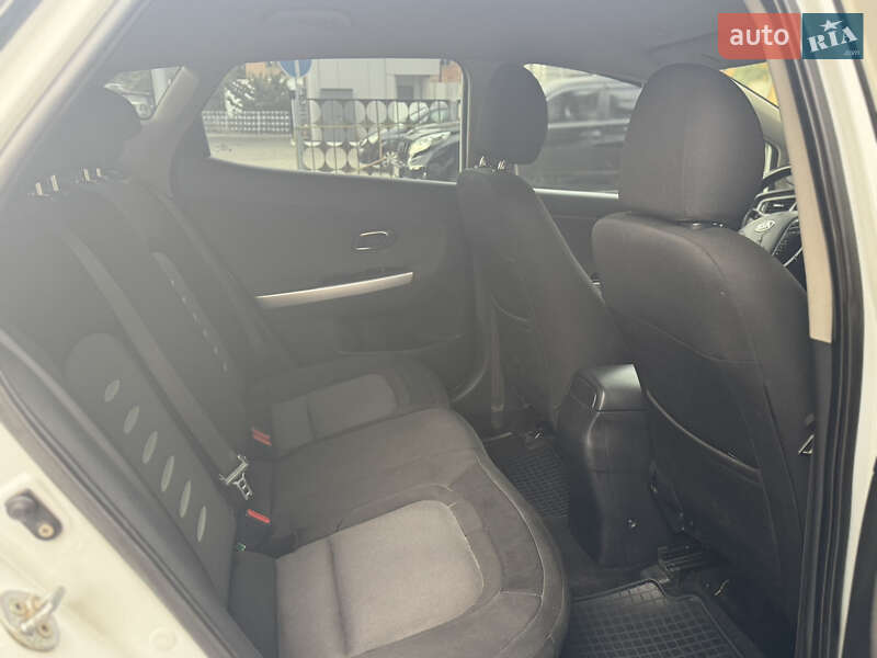 Хэтчбек Kia Ceed 2012 в Лубнах