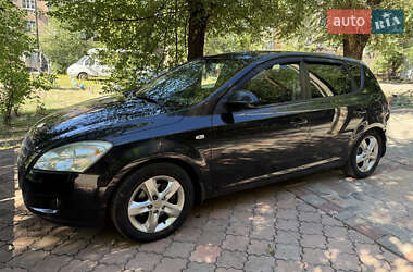 Хэтчбек Kia Ceed 2008 в Киеве