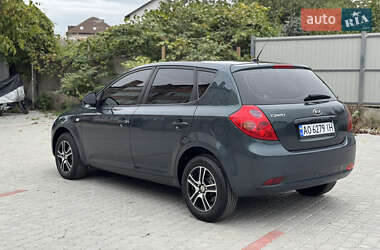 Хэтчбек Kia Ceed 2007 в 