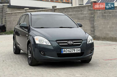 Хэтчбек Kia Ceed 2007 в 