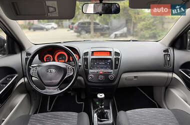 Хэтчбек Kia Ceed 2007 в 