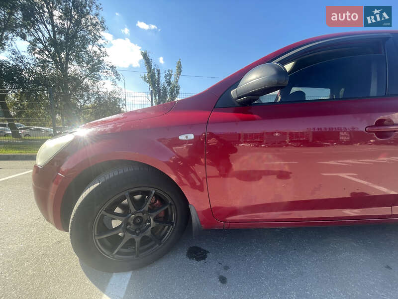 Хэтчбек Kia Ceed 2008 в Киеве