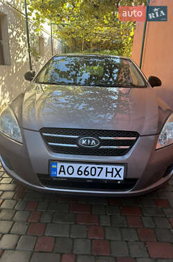 Хэтчбек Kia Ceed 2008 в 