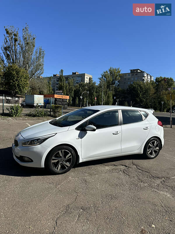 Хэтчбек Kia Ceed 2015 в Киеве