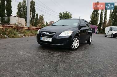 Хэтчбек Kia Ceed 2007 в 