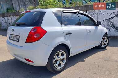 Хэтчбек Kia Ceed 2008 в 